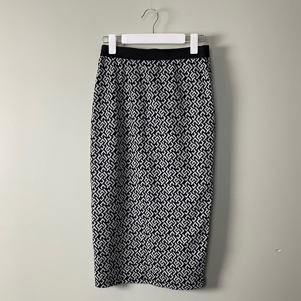 Black & Gray geometric patterned skirt / Size M